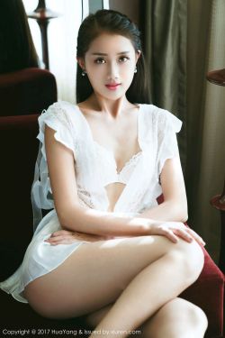 姬小满裸妆妆前乳发呆